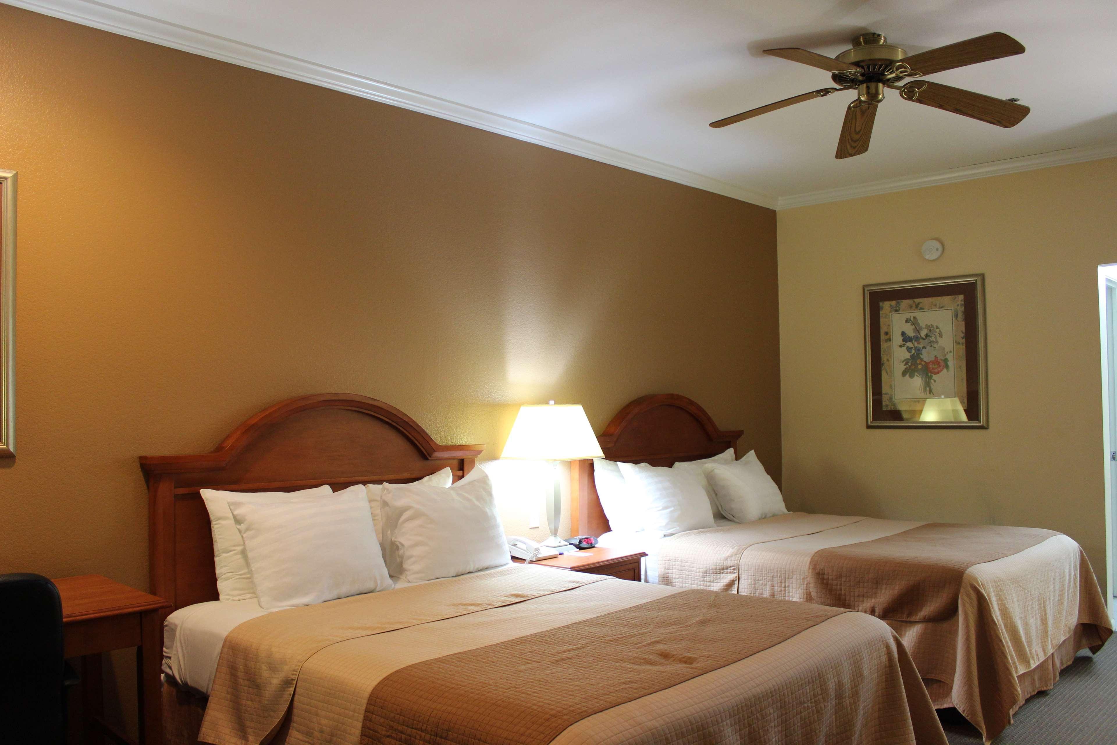 Inn Of Navasota Hotel Exterior photo
