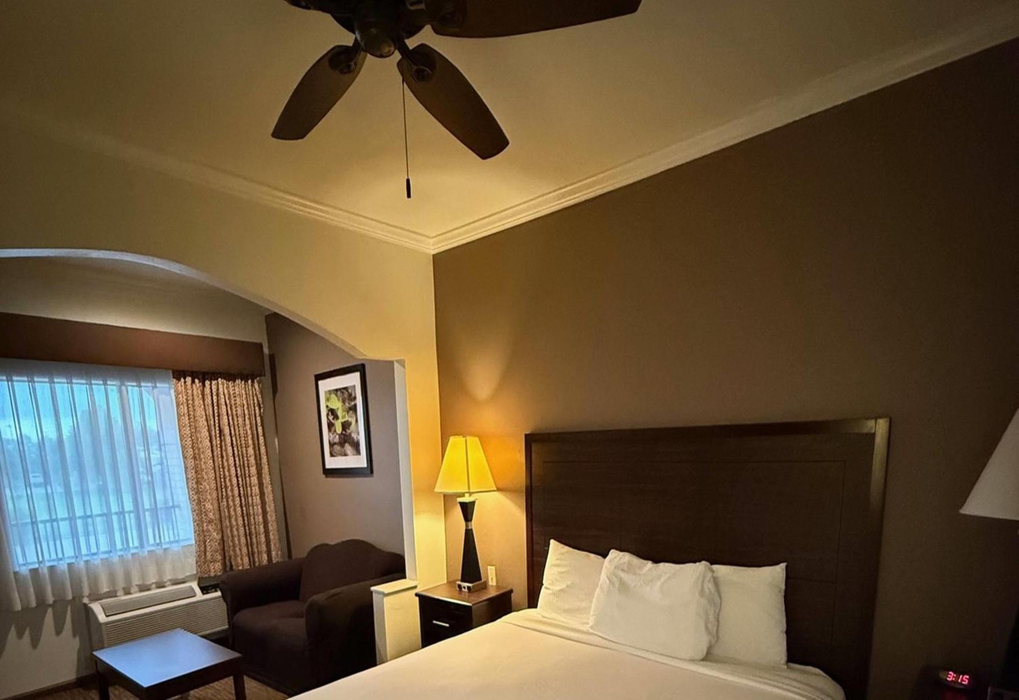 Inn Of Navasota Hotel Exterior photo